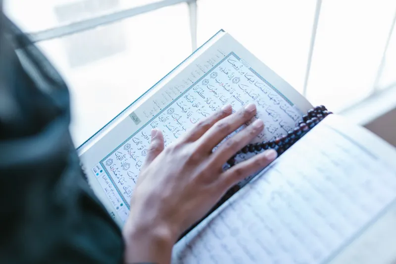 Small Moments, Lasting Verses: How Daily Microhabits Outperform Weekend Memorization Marathons