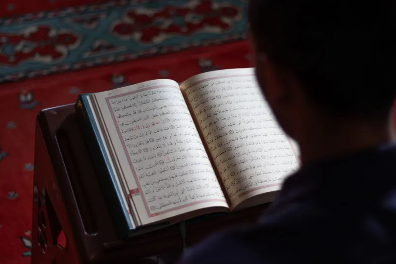 The Rhythm That Retains: Why Steady Weekly Recitation Outlasts Occasional Intensity in Long-Term Hifz